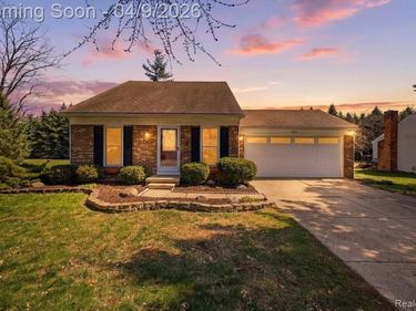 889 Hadley Road, Rochester Hills, MI 48333