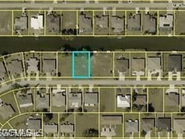531 SE 4th TER , CAPE CORAL, FL 33990