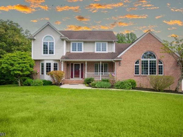 6 Meadow Lake Dr, Hardwick, NJ 07825