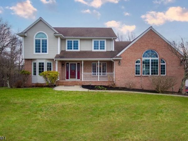 6 Meadow Lake Dr, Hardwick, NJ 07825