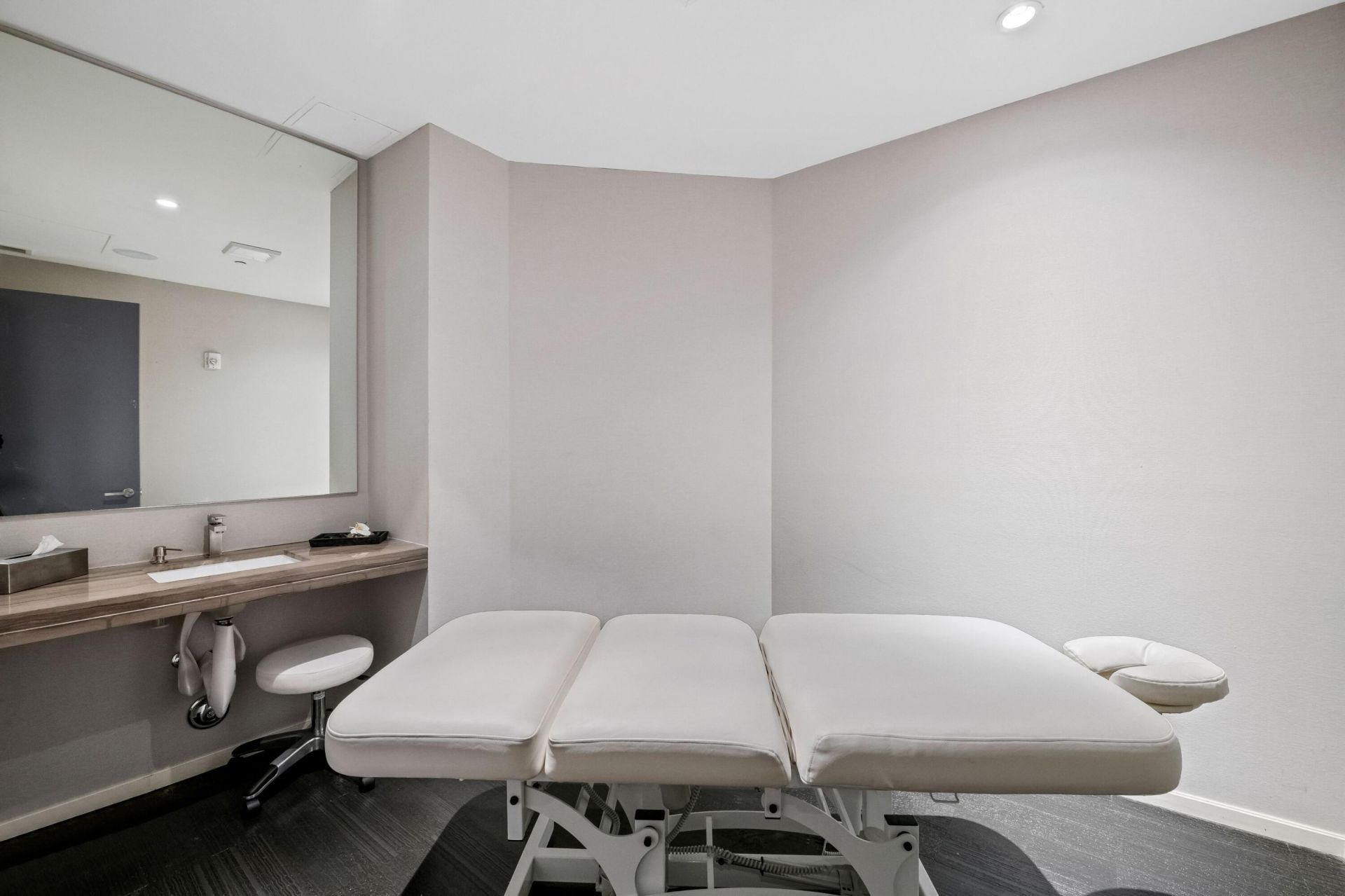 1300 Brickell Bay Drive, Unit 1005, Miami, FL 33131 Photo