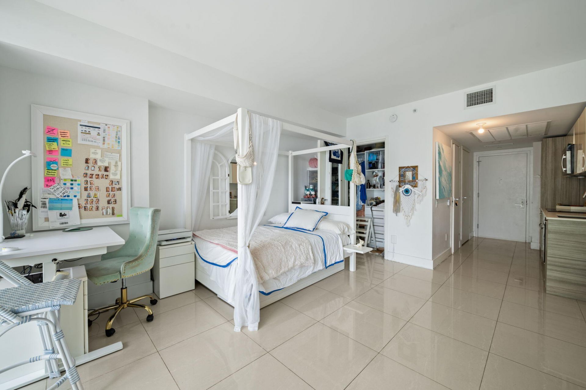 1300 Brickell Bay Drive, Unit 1005, Miami, FL 33131 Photo