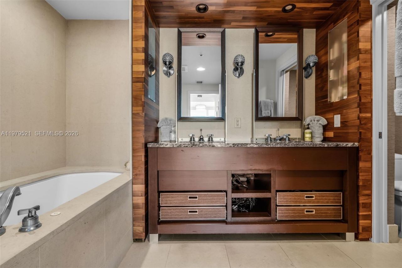 6899 Collins Ave , Unit 2403, Miami Beach, FL 33141 Photo