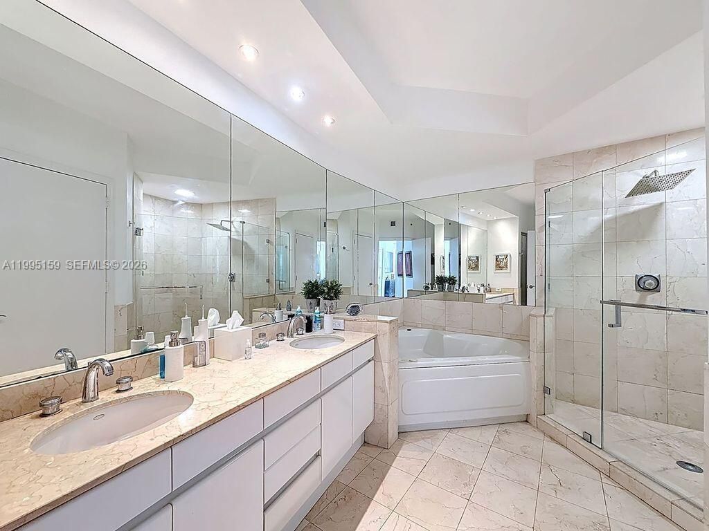 808 Brickell Key Dr, Unit 2002, Miami, FL 33131 Photo