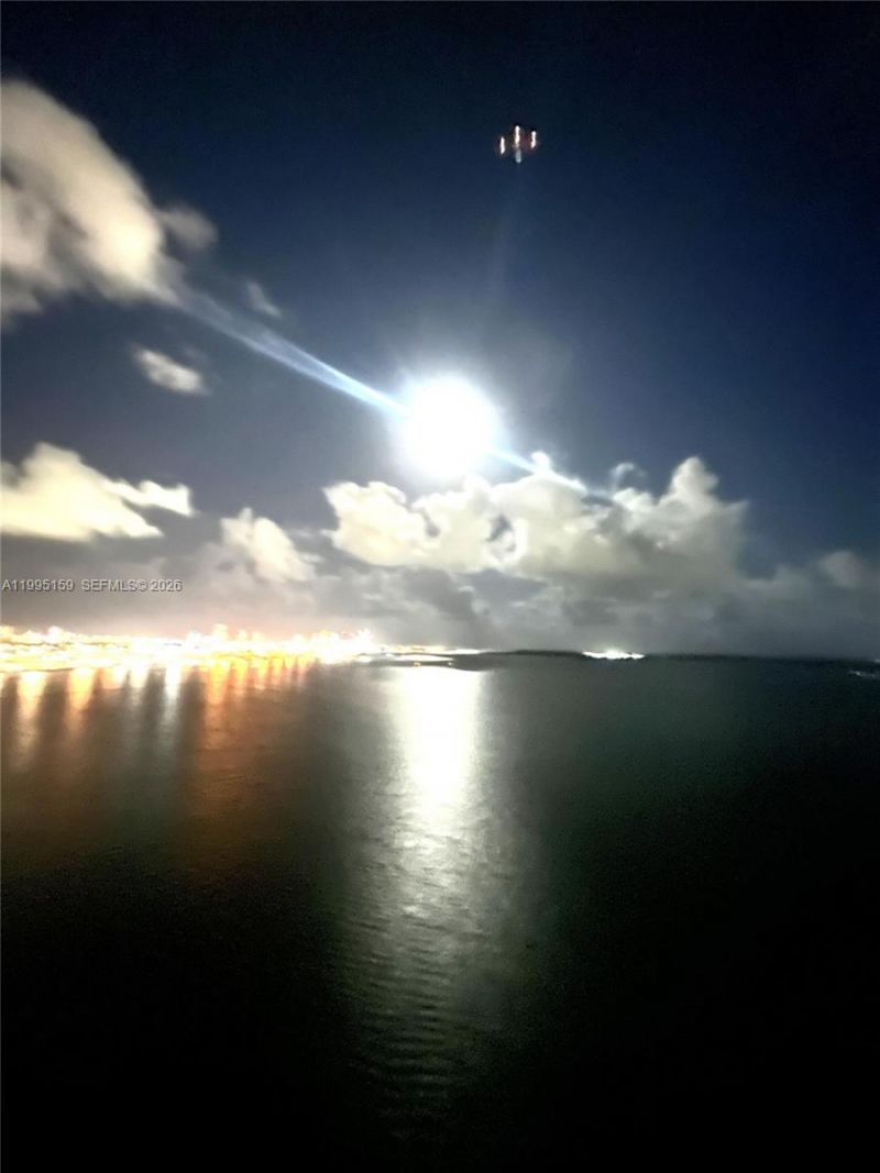 808 Brickell Key Dr, Unit 2002, Miami, FL 33131 Photo