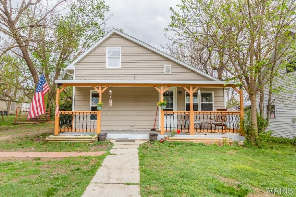 363 N Jackson Avenue , Lebanon, MO 65536 Main Photo