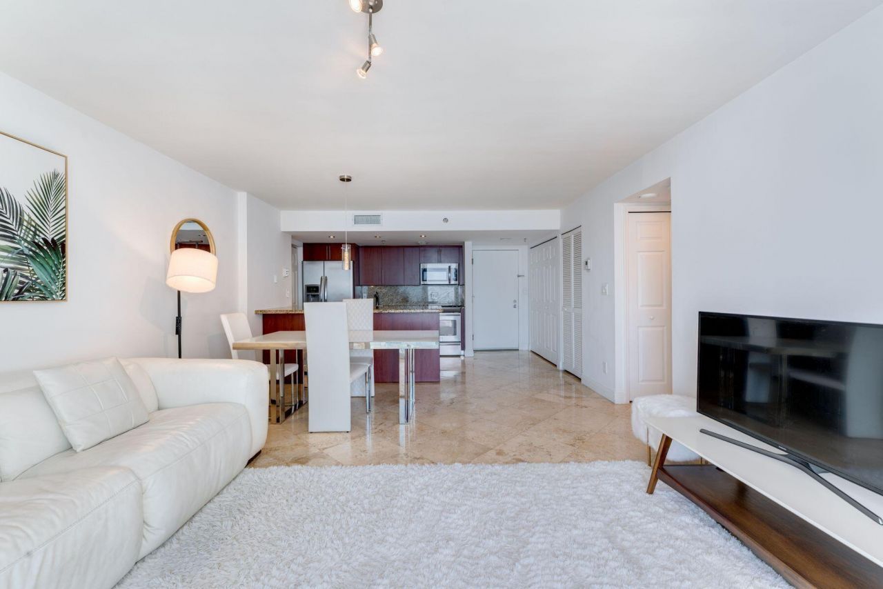 770 Claughton Island Drive, Miami, FL 33131 Photo