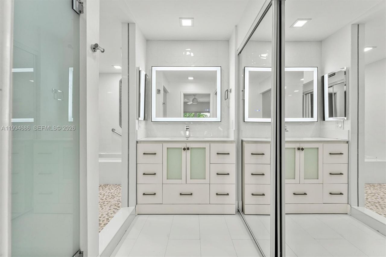 392 Golfview Rd , Unit A, North Palm Beach, FL 33408 Photo