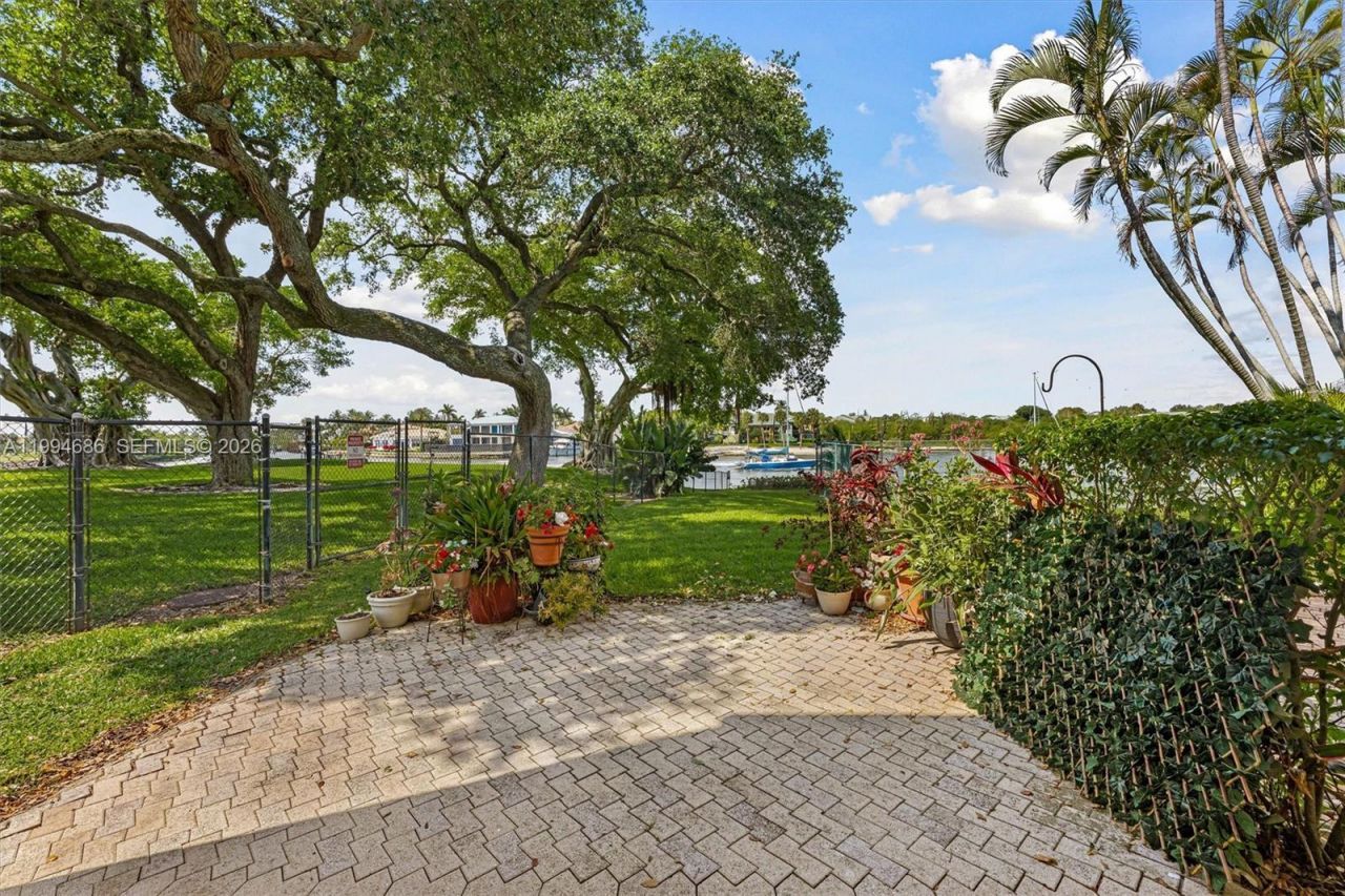 392 Golfview Rd , Unit A, North Palm Beach, FL 33408 Photo