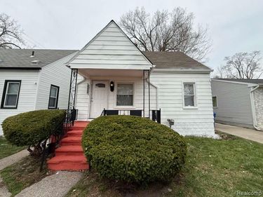 8209 Orchard Avenue, Warren, MI 48089