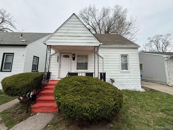 8209 Orchard Avenue, Warren, MI 48089