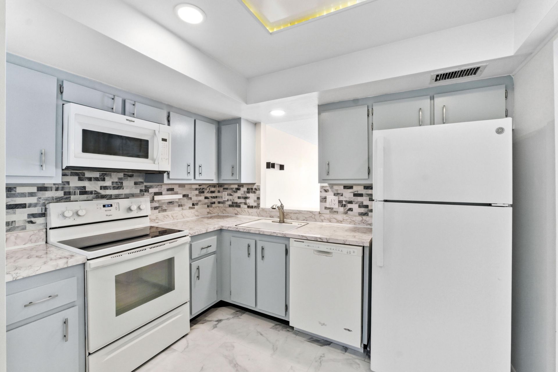 1650 NW 80th Avenue, Unit Apt 204, Margate, FL 33063 Photo