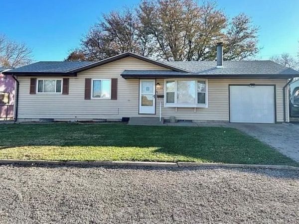 2126 Vinewood Ln, Pueblo, CO 81005