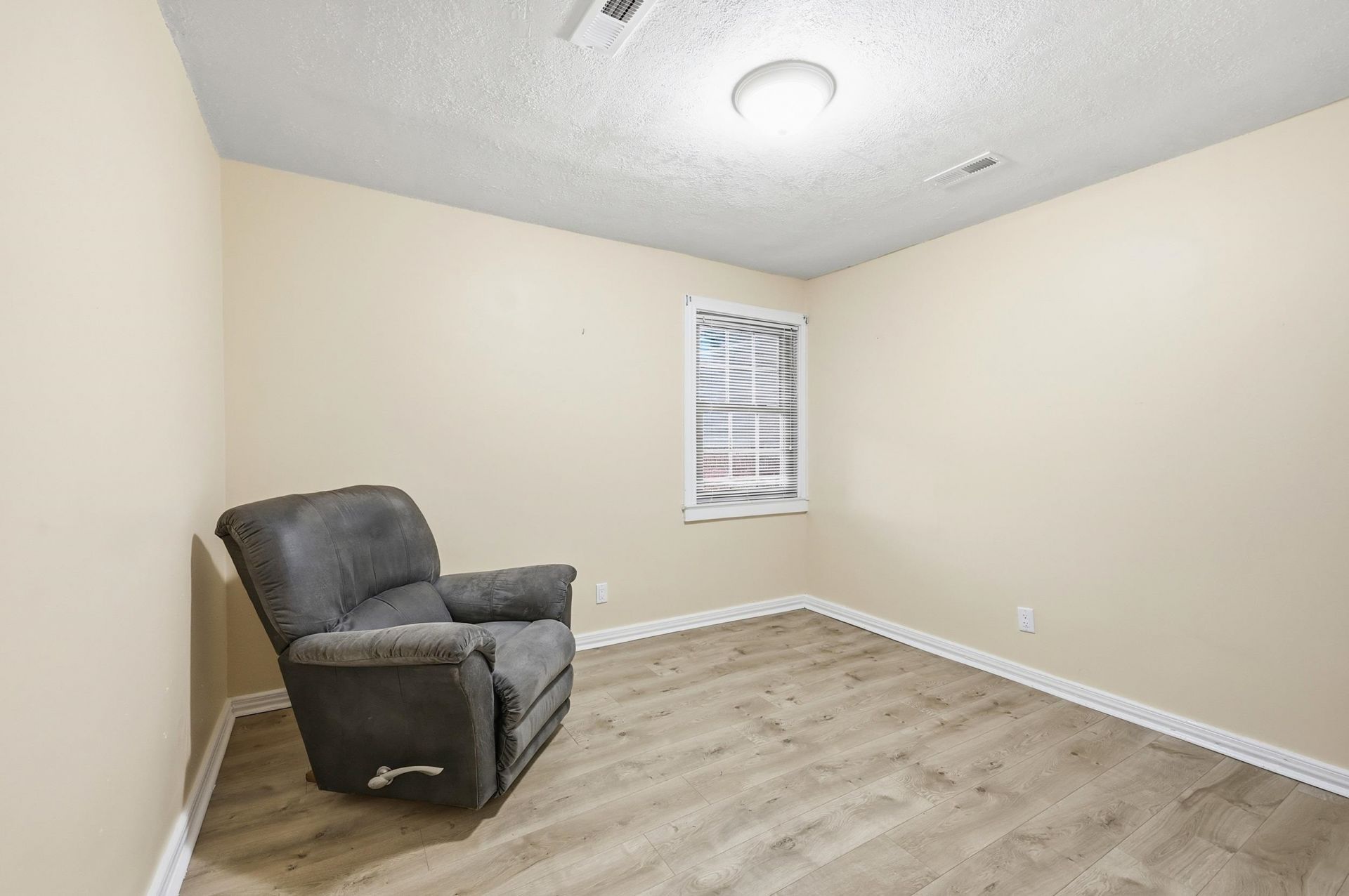 1515 Oak St. Photo 14