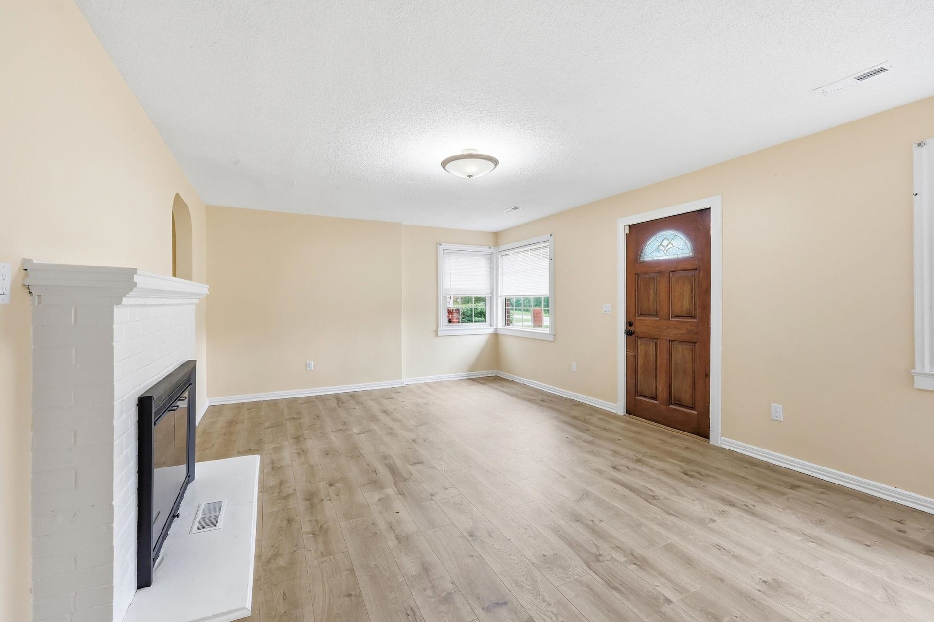 1515 Oak St. Photo 4