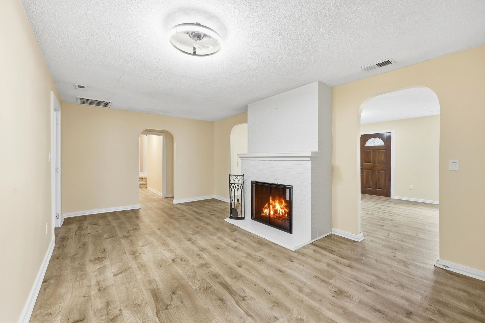 1515 Oak St. Photo 5