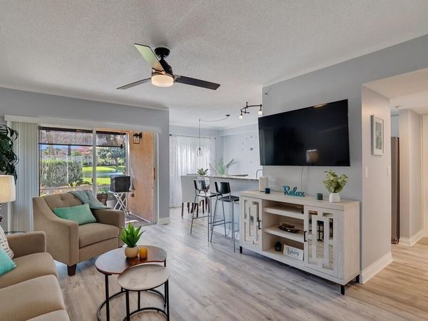 1670 N 42nd Circle, Unit 102, Vero Beach, FL 32967