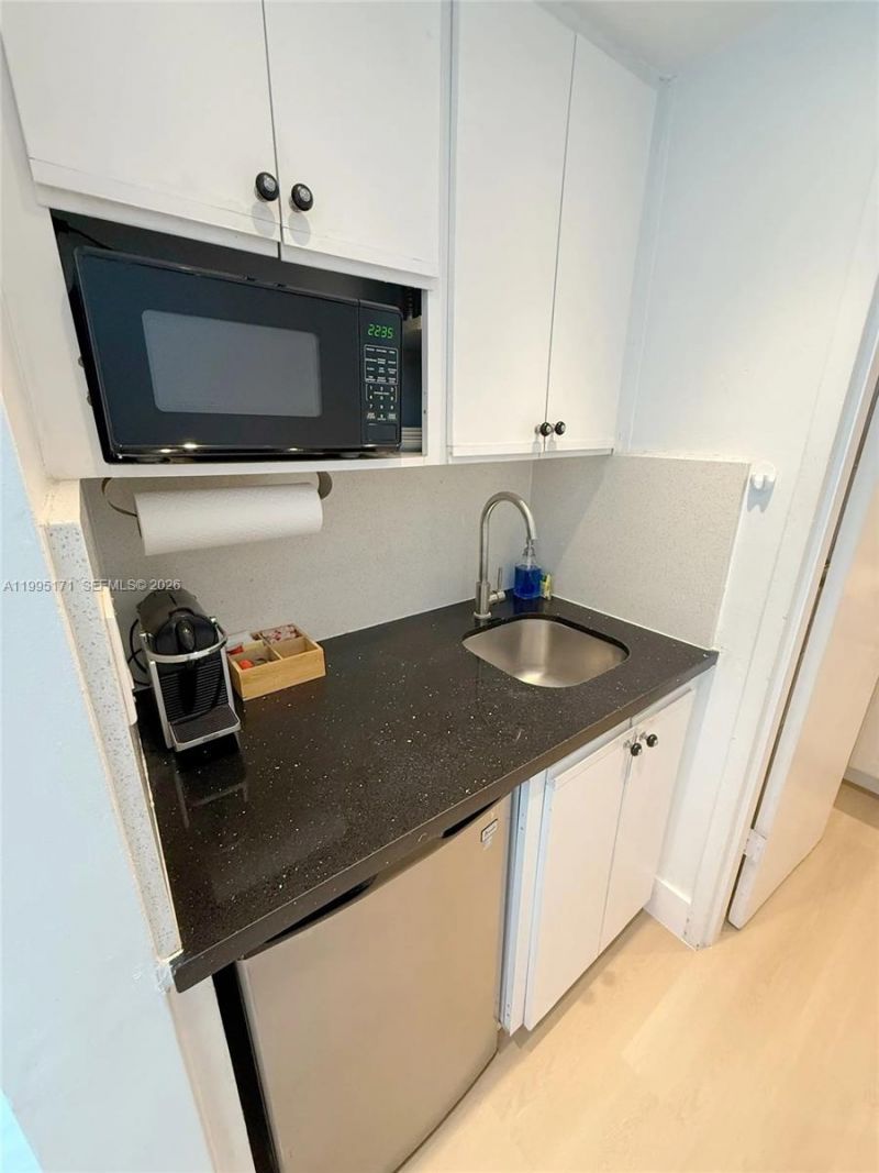 5445 Collins Ave , Unit 635, Miami Beach, FL 33140 Photo