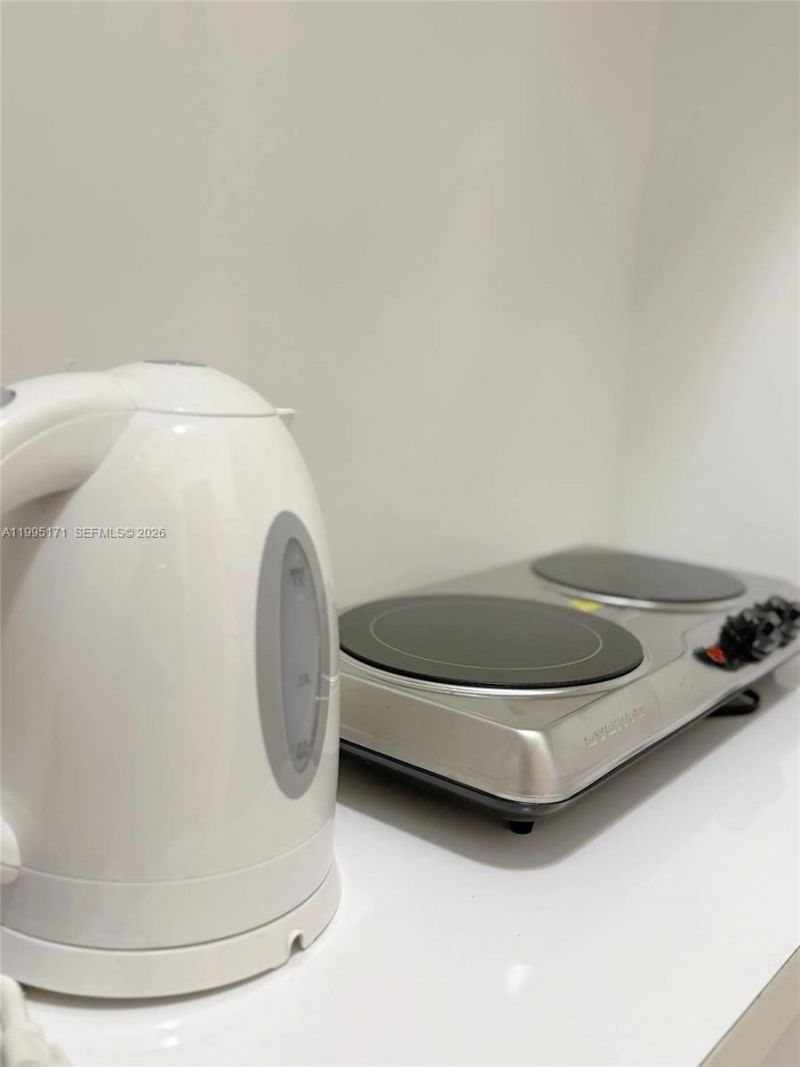 5445 Collins Ave , Unit 635, Miami Beach, FL 33140 Photo