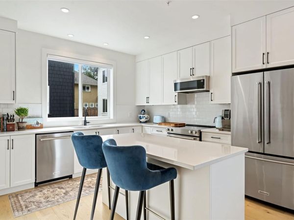 10145 Fifth St , Unit 16, Sidney, BC V8L 0E4