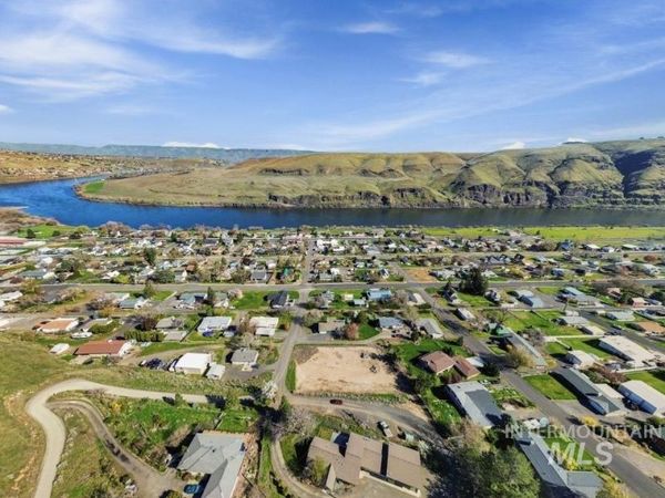 321 Pierce St., Asotin, WA 99402