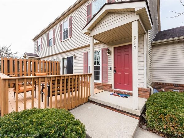 837 Oakwood Drive, Howell, MI 48843