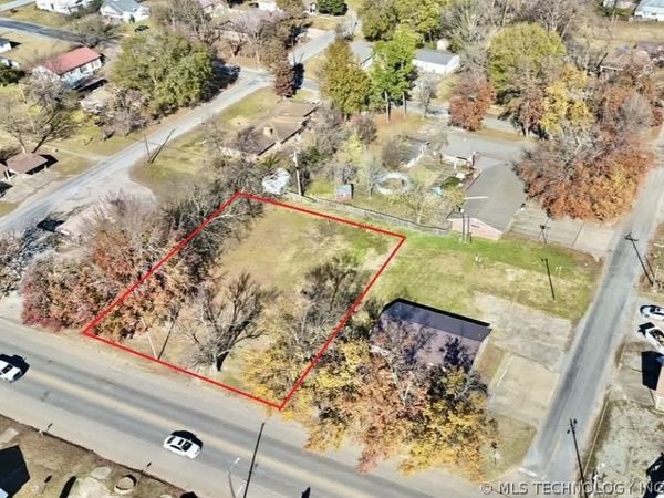 405 W Main Street , Stigler, OK 74462