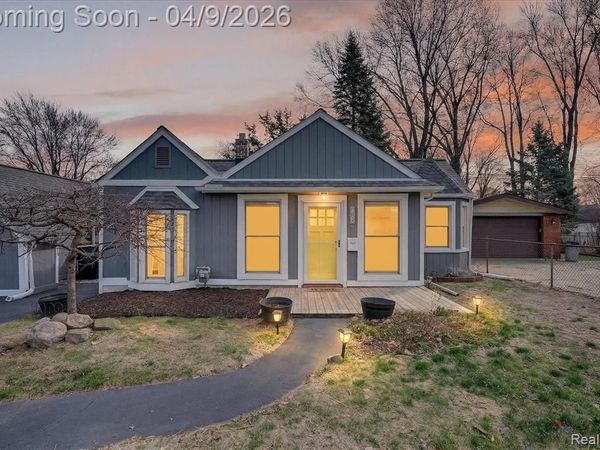 29100 Tawas Street , Madison Heights, MI 48071