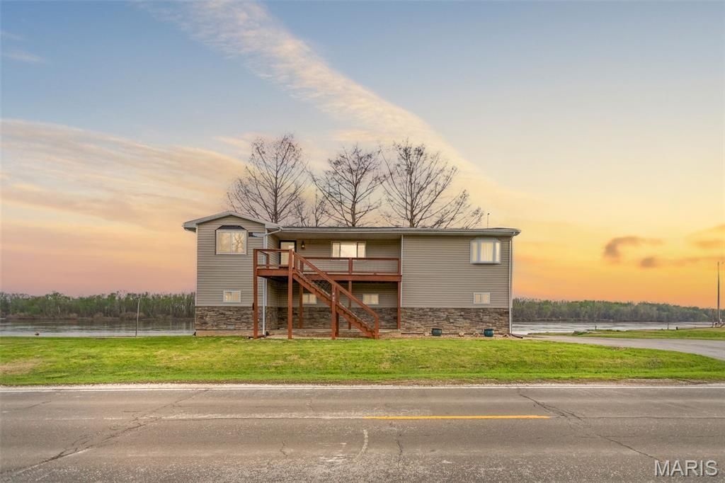 1315 W Main Street , Grafton, IL 62037 Main Photo