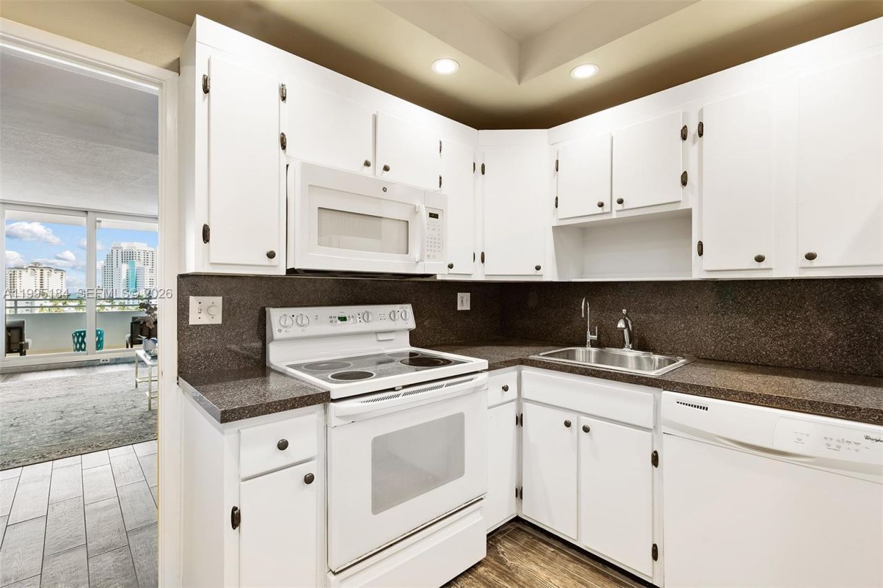 888 Intracoastal Dr, Unit 8B, Fort Lauderdale, FL 33304 Photo