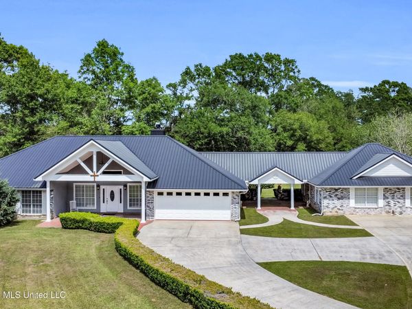 39 Oak Allee Drive, Picayune, MS 39466
