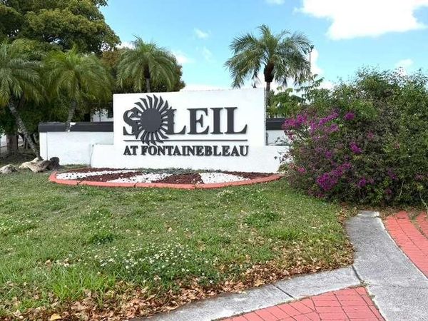 9711 Fontainebleau Boulevard, Unit D105, Miami, FL 33172