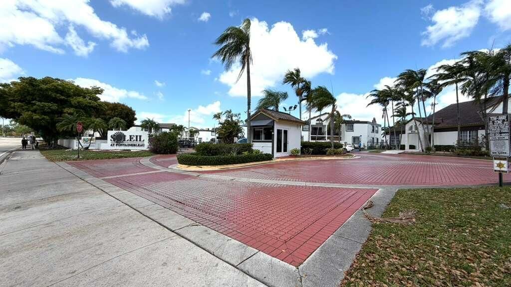 9711 Fontainebleau Boulevard, Unit D105, Miami, FL 33172 Photo