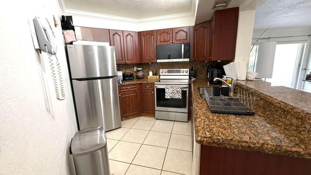 9711 Fontainebleau Boulevard, Unit D105, Miami, FL 33172 Photo