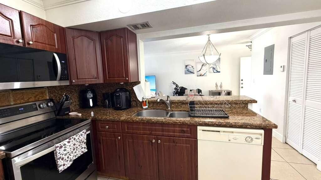 9711 Fontainebleau Boulevard, Unit D105, Miami, FL 33172 Photo