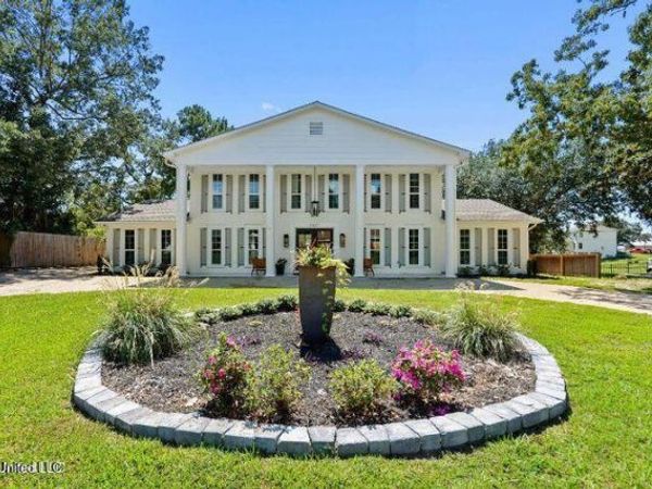 2421 S Shore Drive, Biloxi, MS 39532