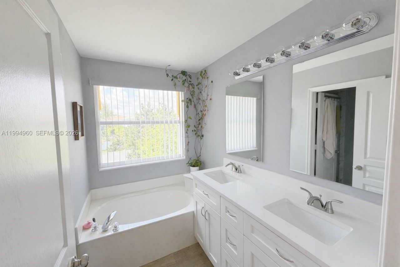 5005 Northern Lights Dr, Unit 5005, Greenacres, FL 33463 Photo