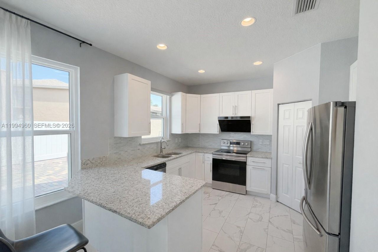 5005 Northern Lights Dr, Unit 5005, Greenacres, FL 33463 Photo