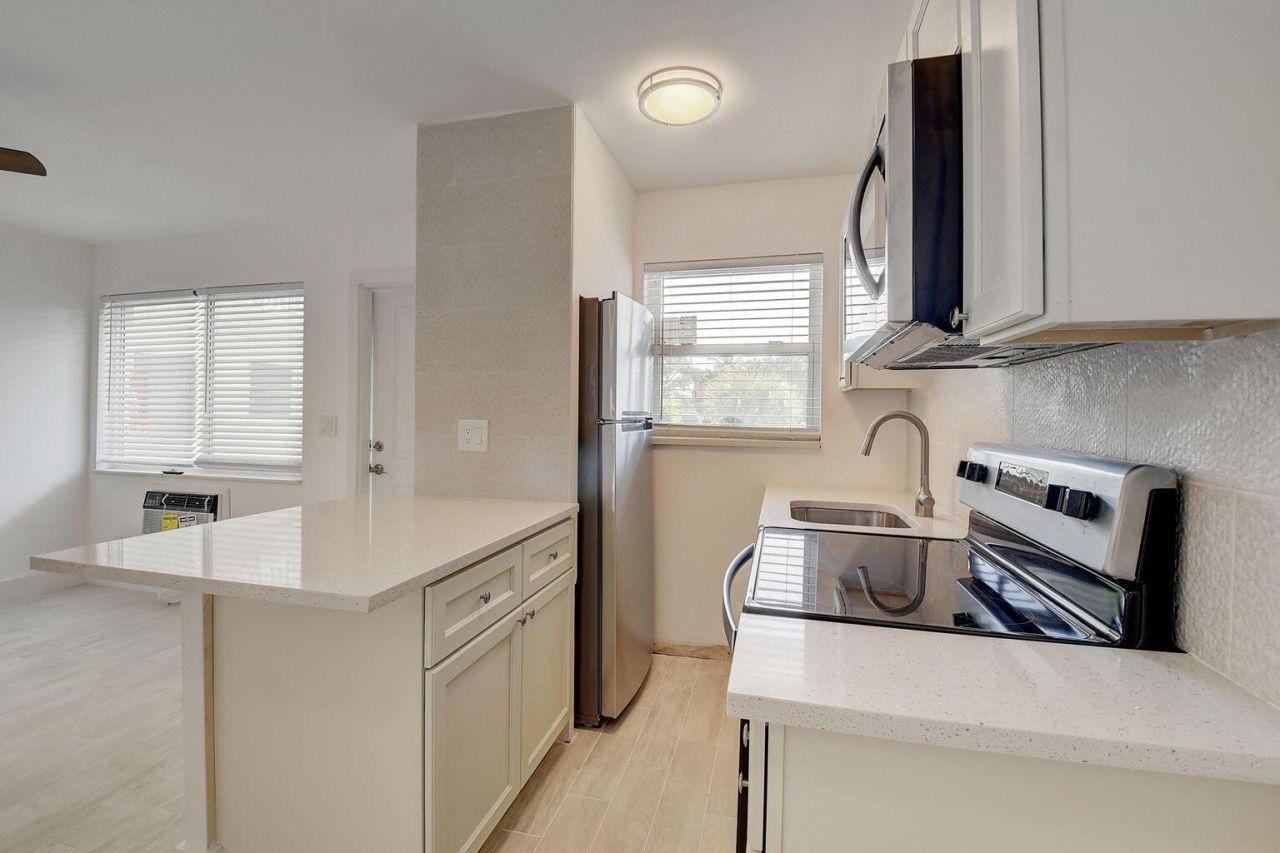 525 S Broadway Street, Unit M, Lantana, FL 33462 Photo