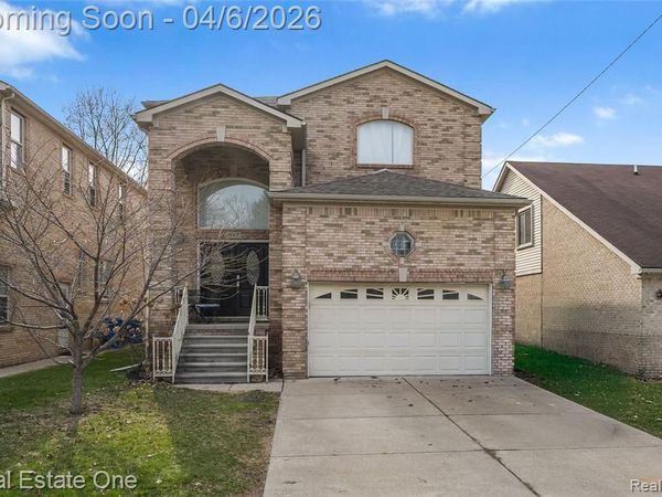 6067 N Vernon Street, Dearborn Heights, MI 48127