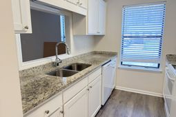 186 Dorchester Manor Boulevard photo 4