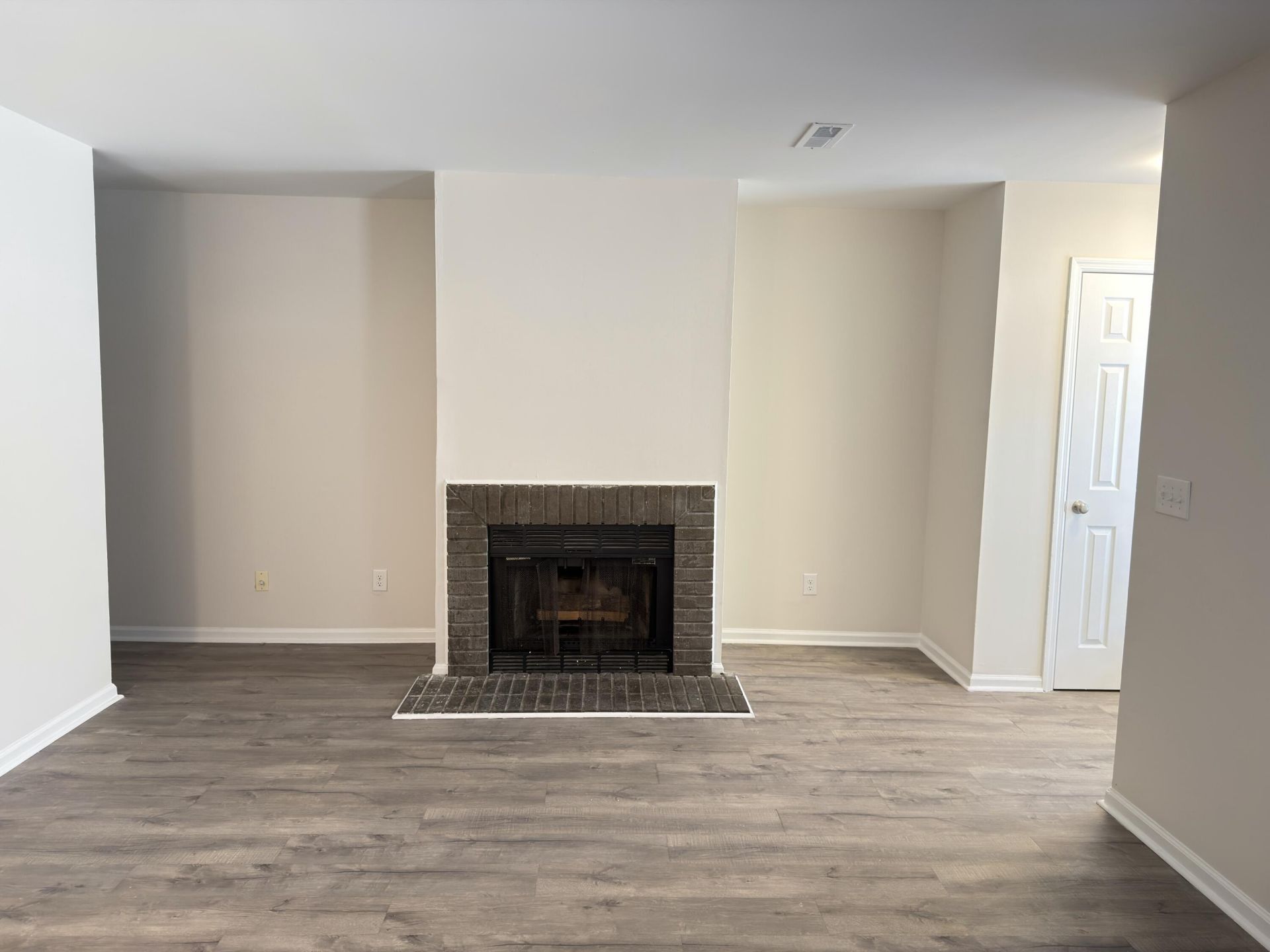 186 Dorchester Manor Boulevard Photo 4