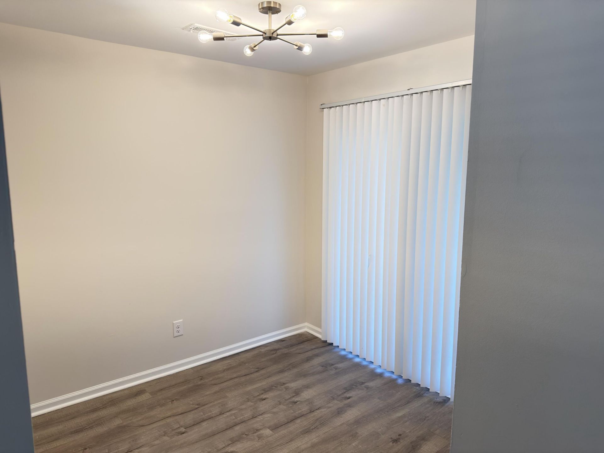 186 Dorchester Manor Boulevard Photo 5