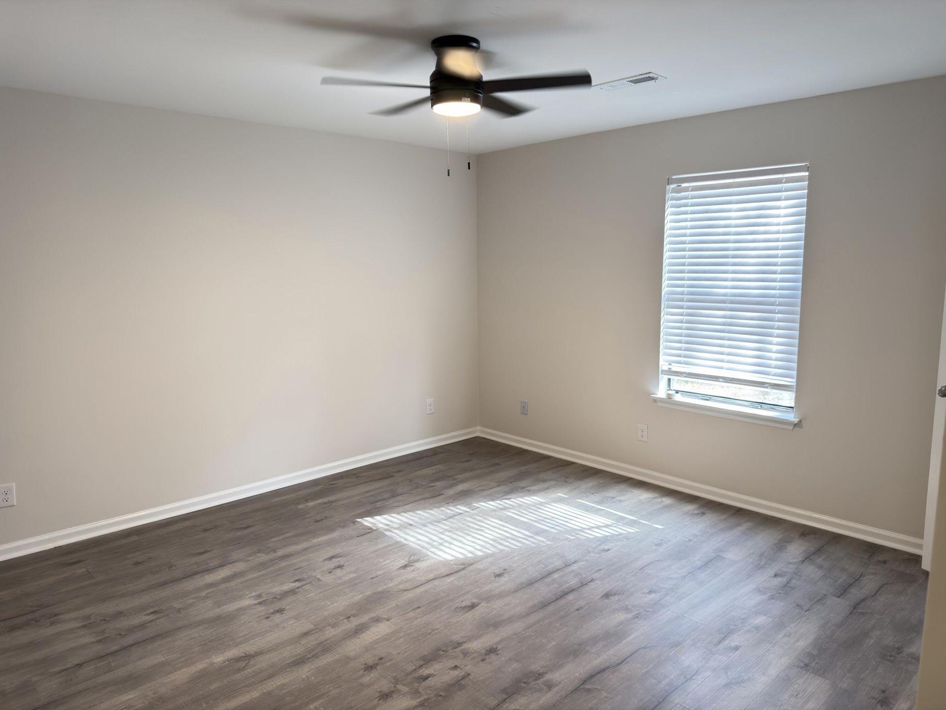 186 Dorchester Manor Boulevard Photo 6