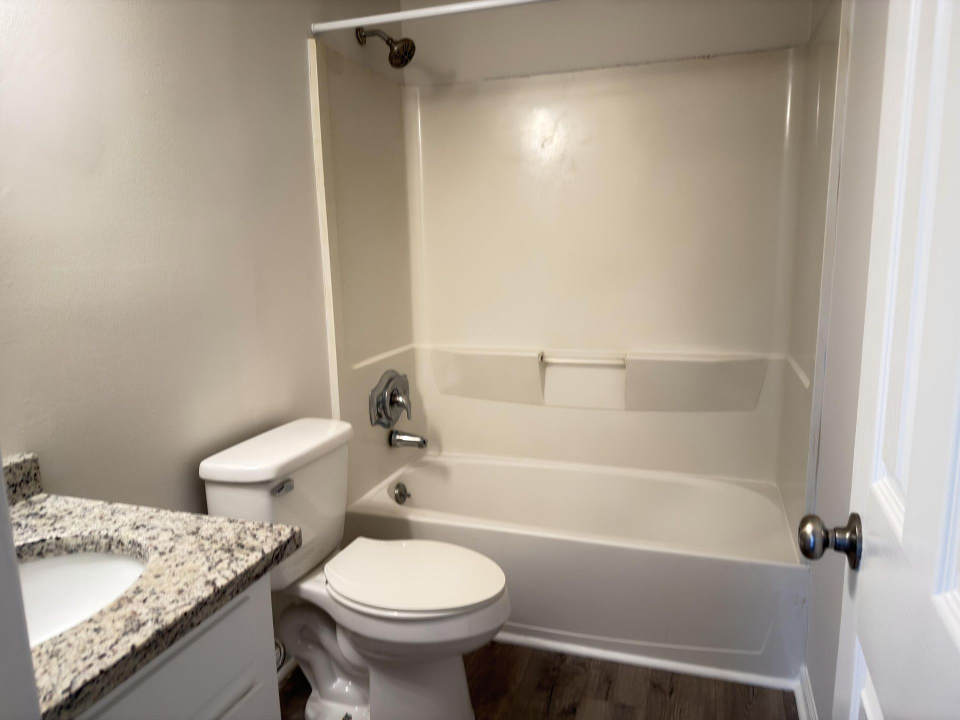 186 Dorchester Manor Boulevard Photo 8