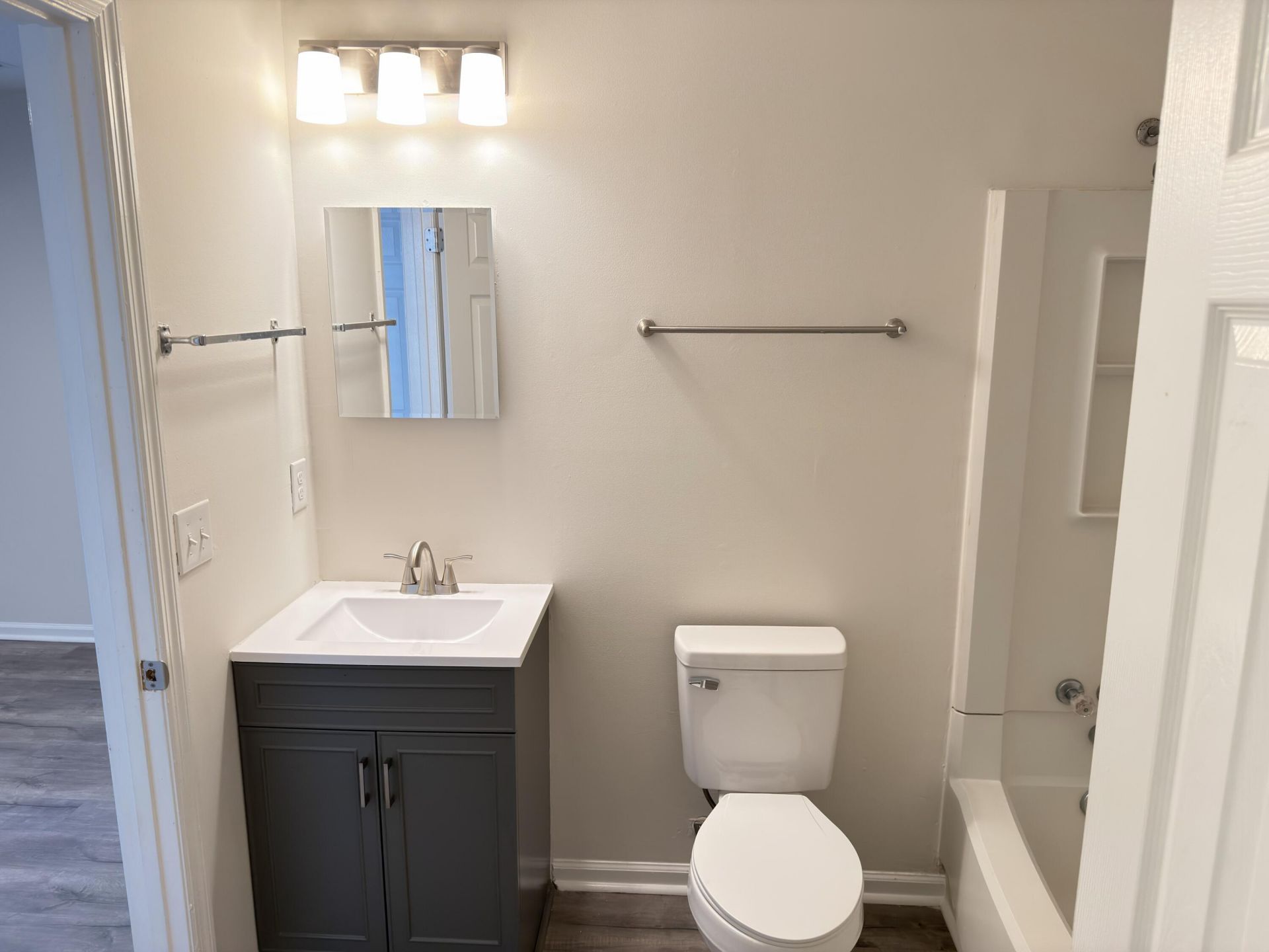 186 Dorchester Manor Boulevard Photo 9