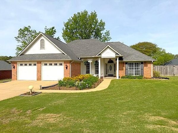 1712 Valley View, Tupelo, MS 38801