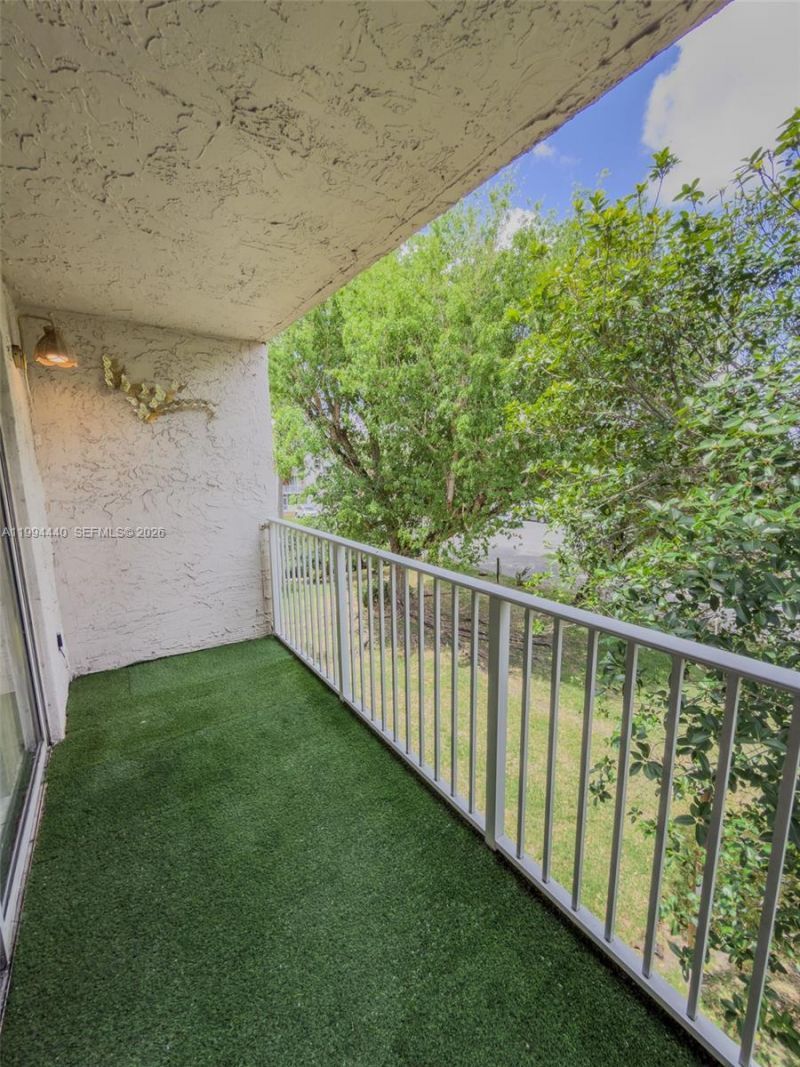 8411 NW 8th St, Unit 301, Miami, FL 33126 Photo