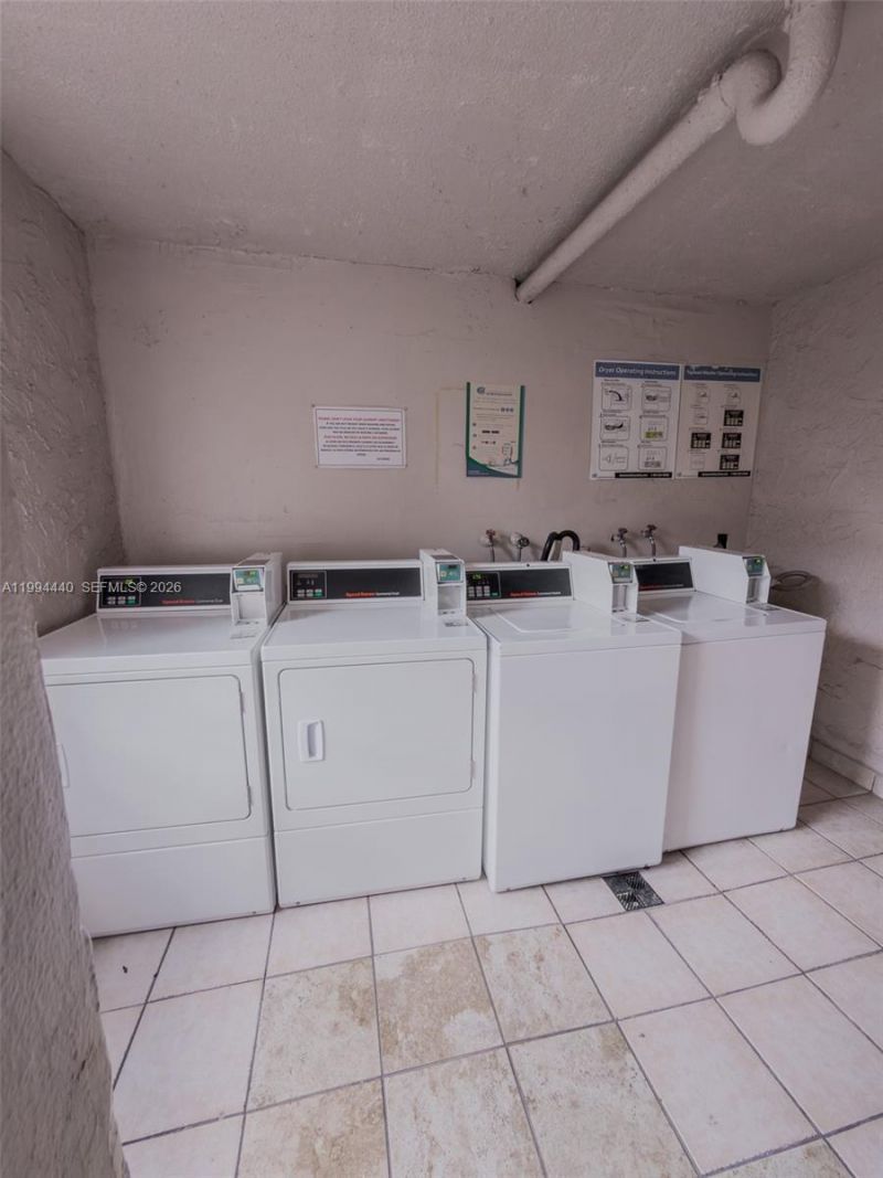 8411 NW 8th St, Unit 301, Miami, FL 33126 Photo