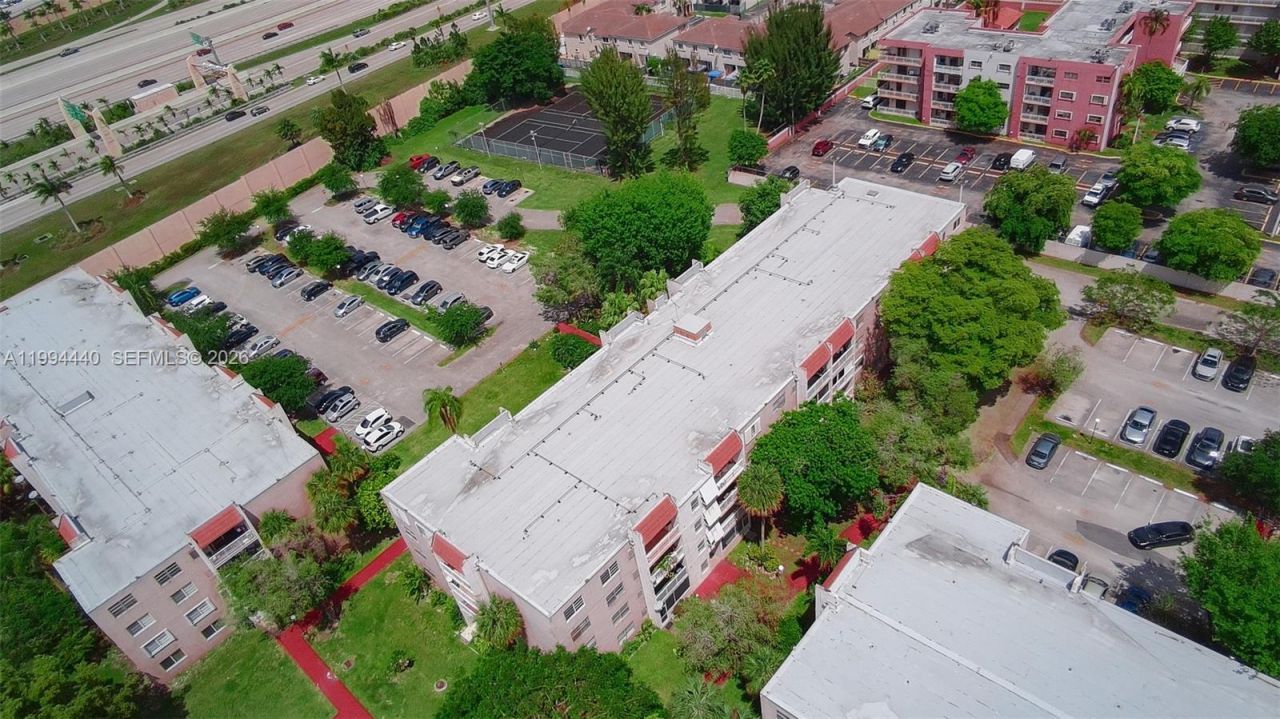 8411 NW 8th St, Unit 301, Miami, FL 33126 Photo